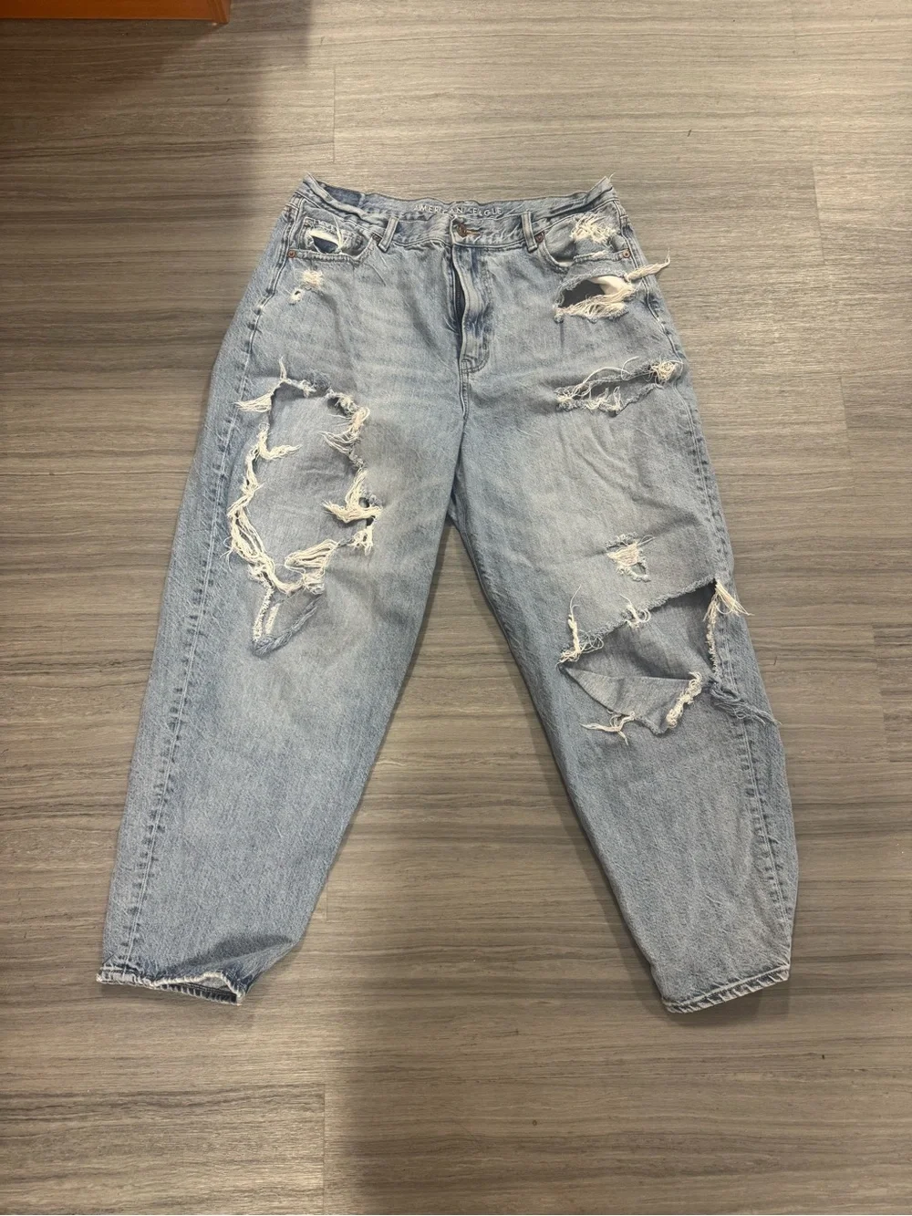 Light Blue Distressed Women’s American Eagle Jeans - Picture 5 of 9